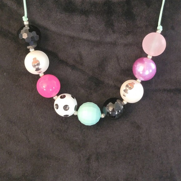 Aubrey's Bead Closet LOL Surprise Breakfast at Tiffanys Bubblegum Necklace - Picture 1 of 5